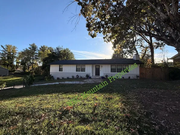 2025 S Stoney View Ct, Hendersonville, NC 28792
