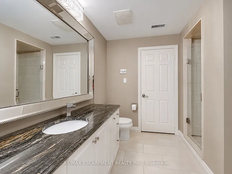1251 Lakeshore Rd E — Photo 34