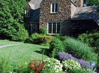 243 Kenforest Dr, Pittsburgh, PA 15216