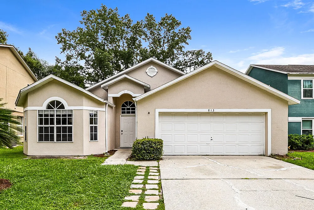 3 bed, 2.0 bath, 1456 sqft, $2,335 — Photo 1