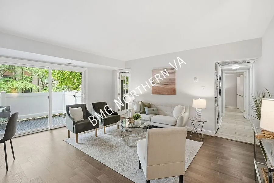 Beautiful 2BR / 1.5 BA Home in Bolling Brook Condominium with Fantastic Amenities — Photo 3