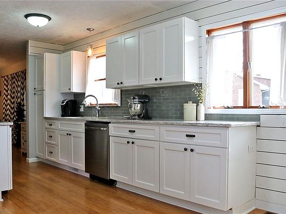 2nd image of 318 Wales Dr