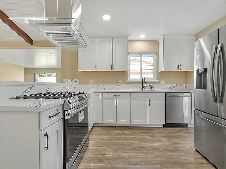 340 W Caroline Ct — Photo 8