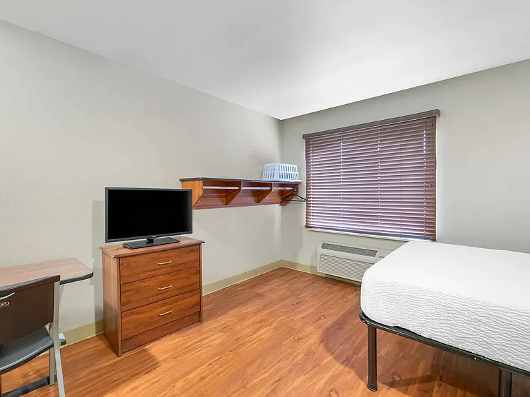 Deluxe Studio - 1 Full Bed