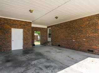 910 Trollinger Rd, Graham, NC 27253