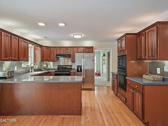 5th image of 1620 Laramie Ln