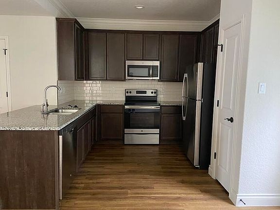 3rd image of 335 Untermaier St