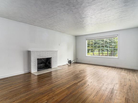 3rd image of 6713 N Lynwood St