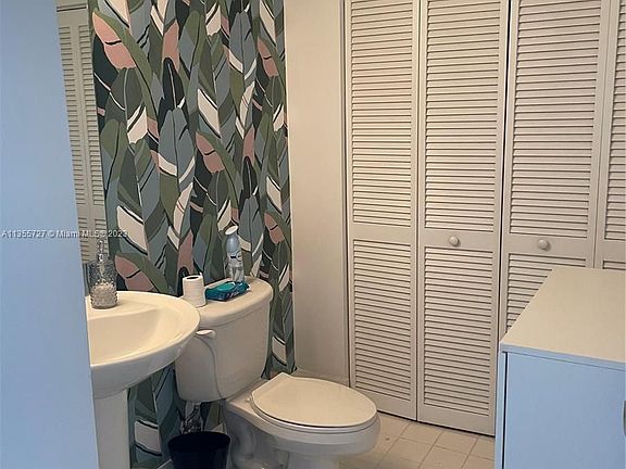 3rd image of 601 NE 36th St APT 1701