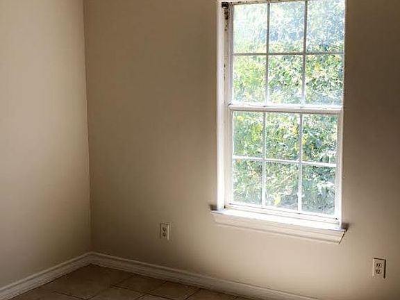 5th image of 418 W Plum St #3