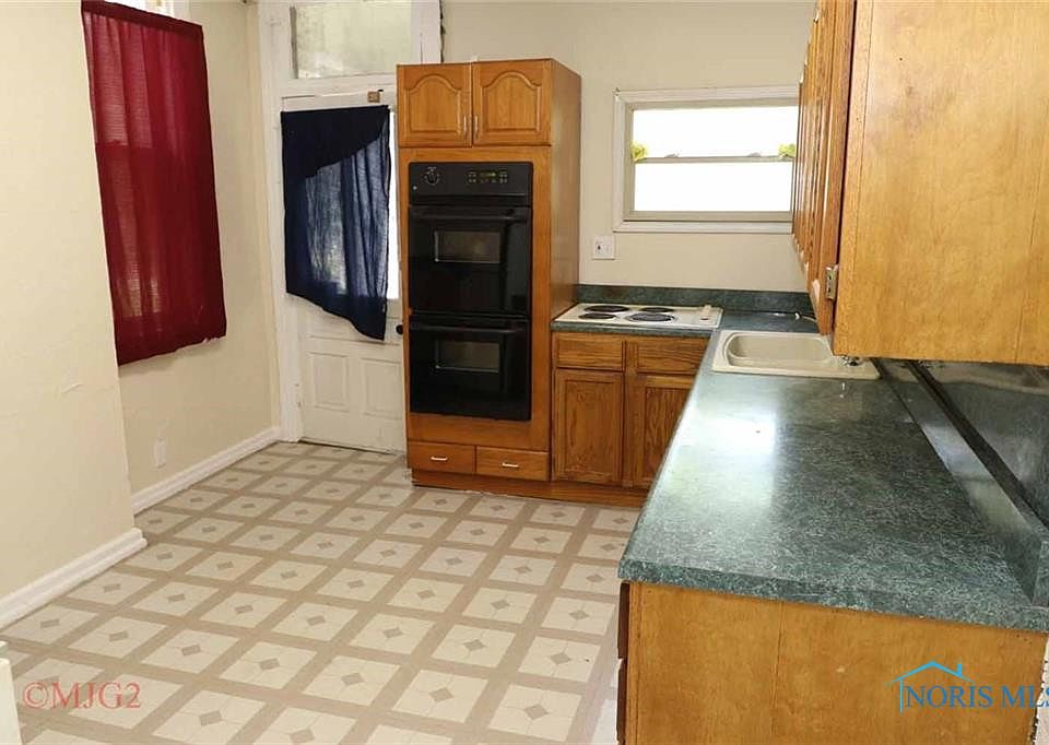 2nd image of 2110 Robinwood Ave