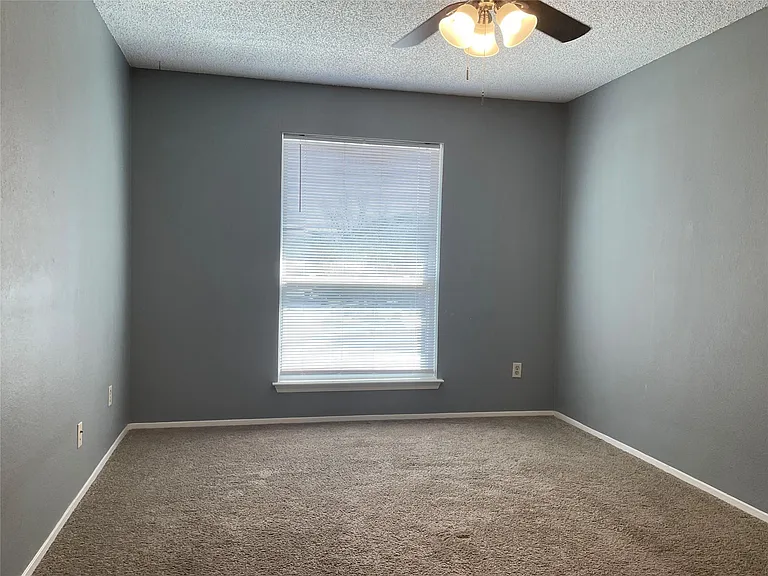 12702 Margit Dr — Photo 10