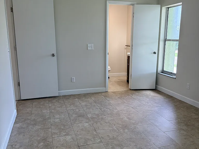 1007 Tiburon Dr — Photo 6