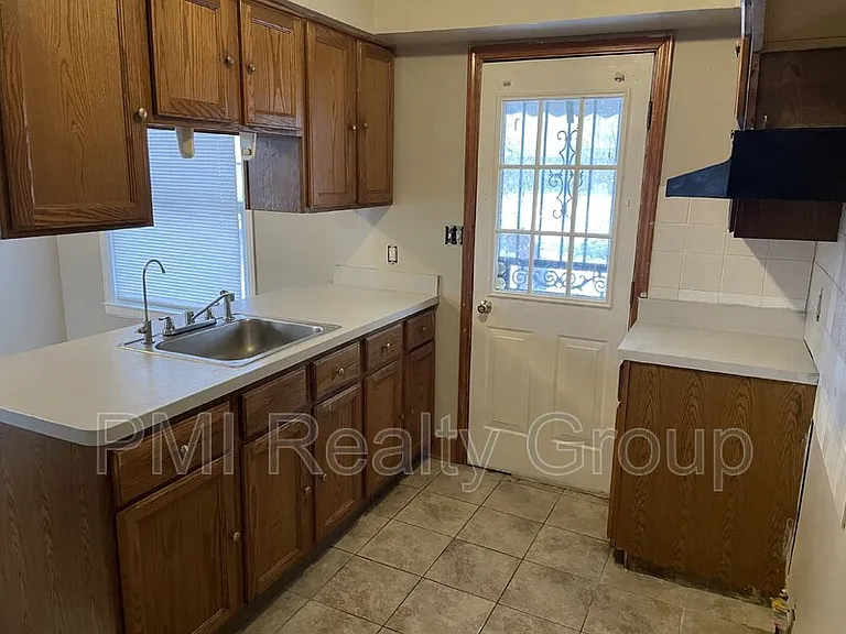 25561 Tungsten Rd — Photo 5