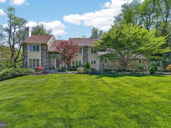 1675 Waterglen Dr, West Chester, PA 19382