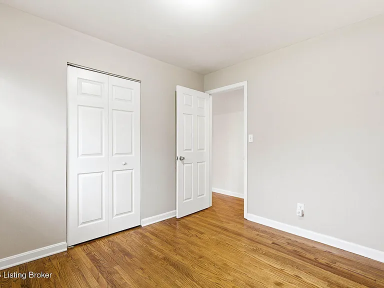 2403 Silverbrook Ave — Photo 21