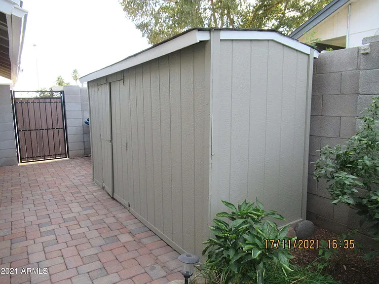 2324 W Highland Ct — Photo 25