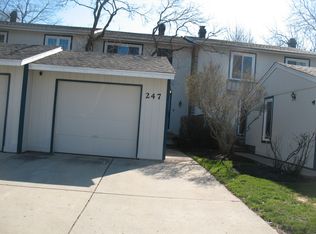247 Laurel Ln, Bloomingdale, IL 60108