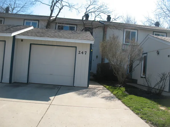 247 Laurel Ln, Bloomingdale, IL 60108