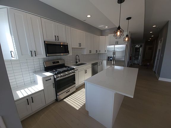 2nd image of 4925 N Albany Ave #3
