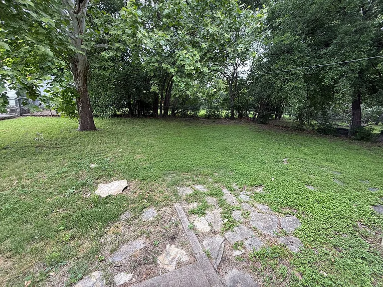 503 E Dean Ave — Photo 9