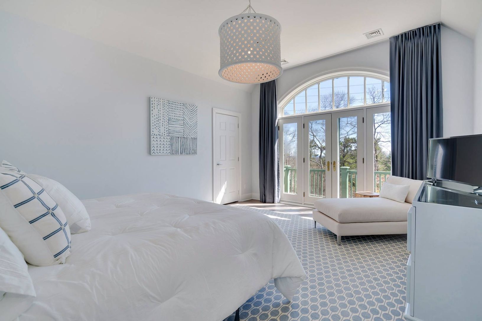  Master King ensuite with Balcony