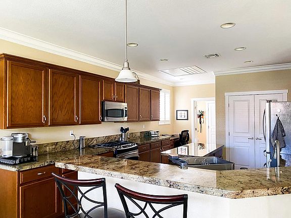 5th image of 626 Orchid Ln