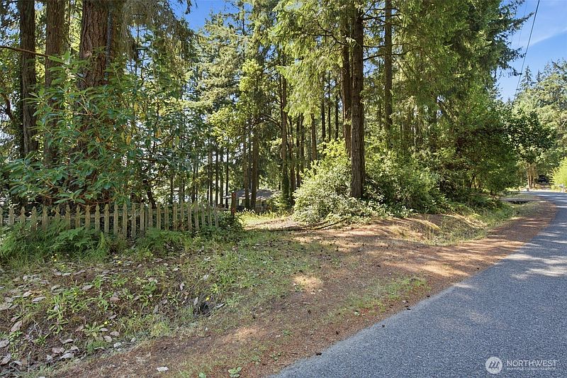 2nd image of 1905 194th Avenue SW