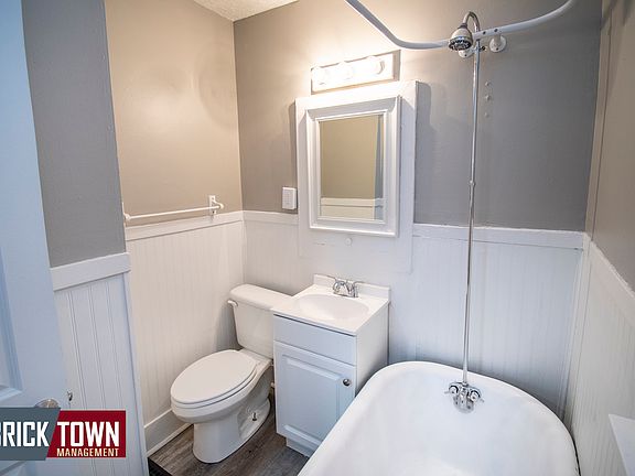 3rd image of 221 N 30th St #1