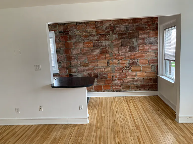 148 Crestwood Ave — Photo 3