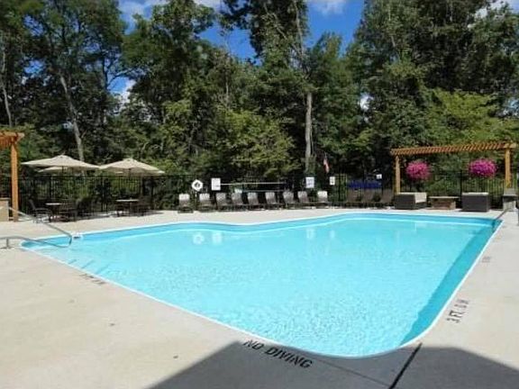 4th image of 8498 Bella Woods Dr