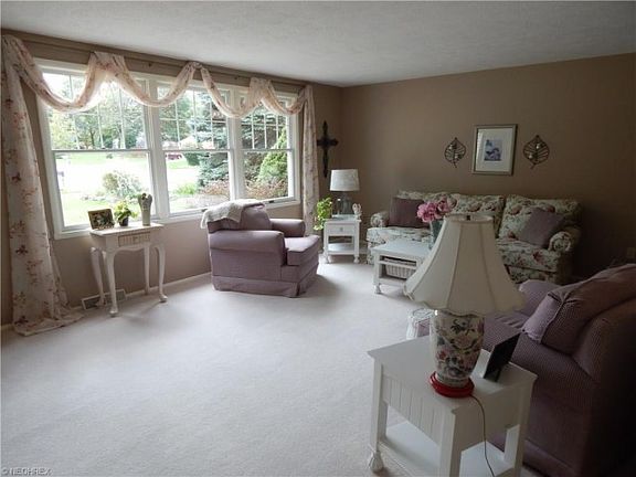 2nd image of 152 Fox Run Dr