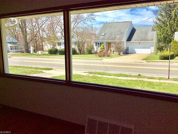 4th image of 235 N Hawkins Ave