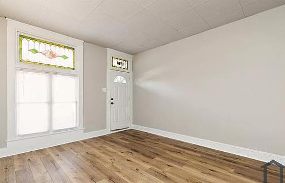3rd image of 825 N Linwood Ave