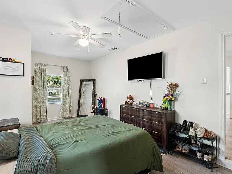 2821 S Hills Ave — Photo 19