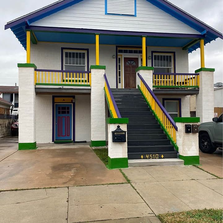 Apt 'A' Bottom blue door.
Mardi Gras Colors!