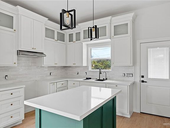 2nd image of 714 Iowa Ave