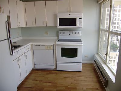 3rd image of 1212 Lasalle St #1404