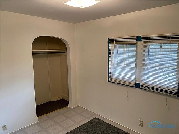 5th image of 833 Gould St