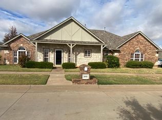 1001 N Barn Hill Way, Mustang, OK 73064
