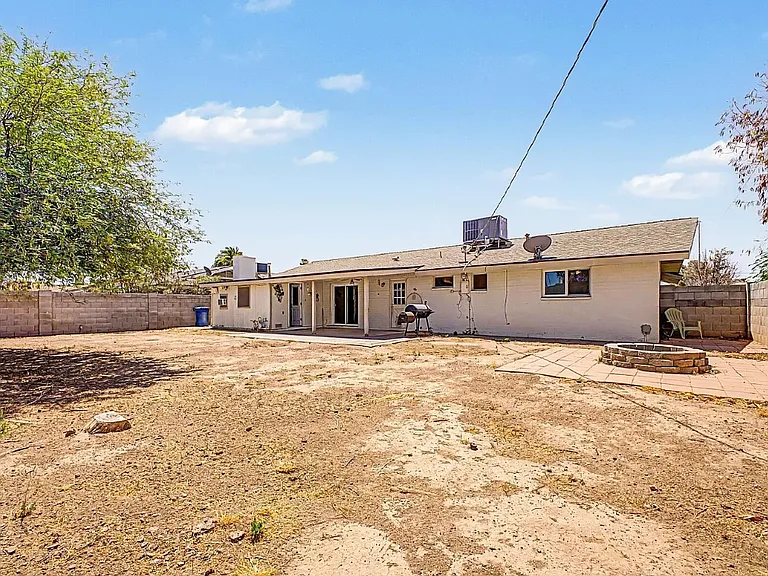 1000 E Loyola Dr — Photo 32