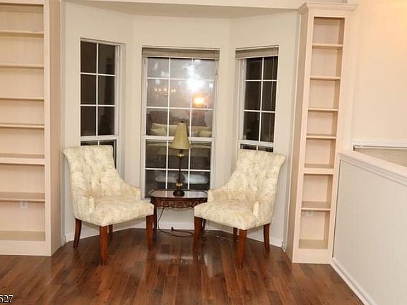 5th image of 8 Ashby Ln #15HX