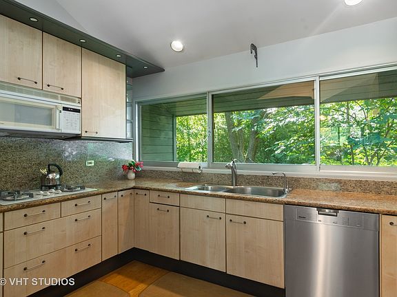 4th image of 2 Kingswood Ct
