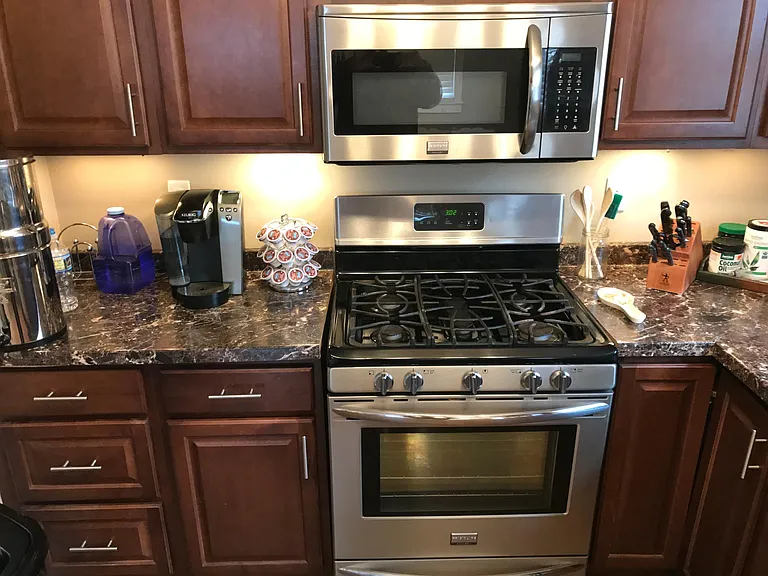 335 Thorn St #1 — Photo 12