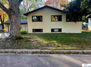 1450 Loren St, Saint Peter, MN 56082