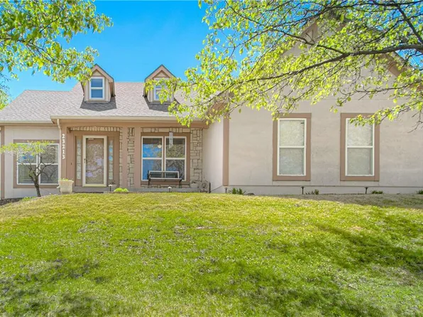 23213 W 45th Ter, Shawnee, KS 66226