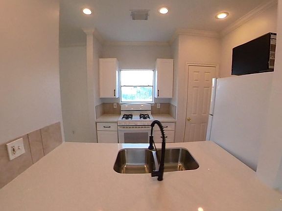 5th image of 5504-5508 Texas St