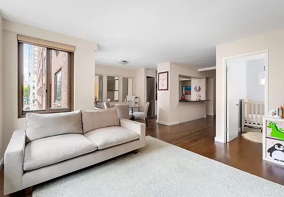 2nd image of 425 E 63rd St APT W5e