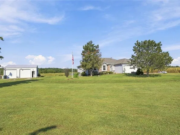 17363 247th St, Tonganoxie, KS 66086