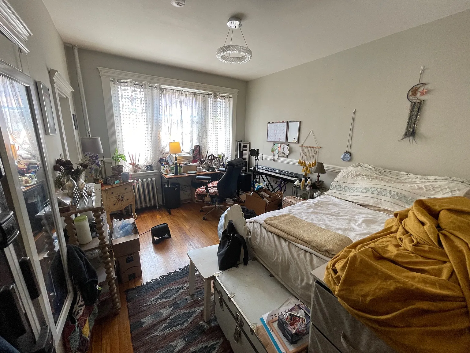 Studio, 300 sqft, $2,600 — Photo 1